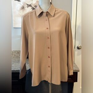 DA-RUE for Draper’s & Damon’s Petites taupe button down shirt blouse size 12P